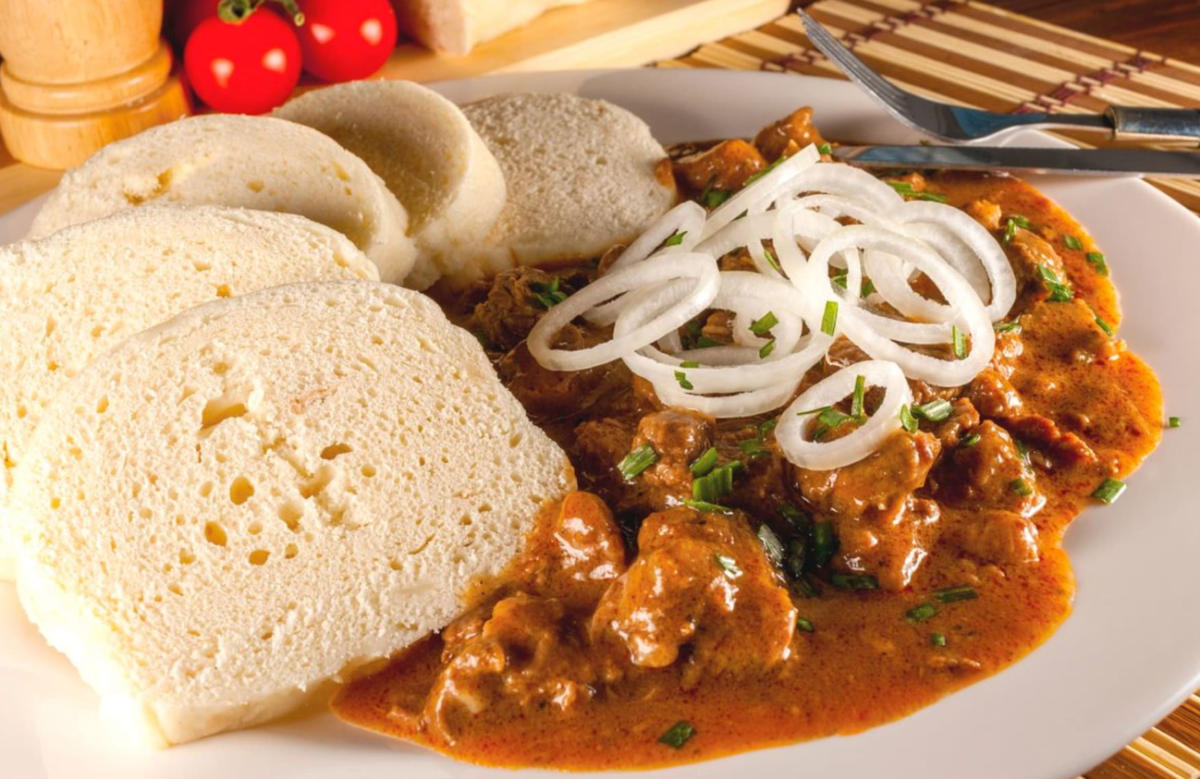 Guláš s polievkou: Tradičný recept na chutný obed za 50 minút