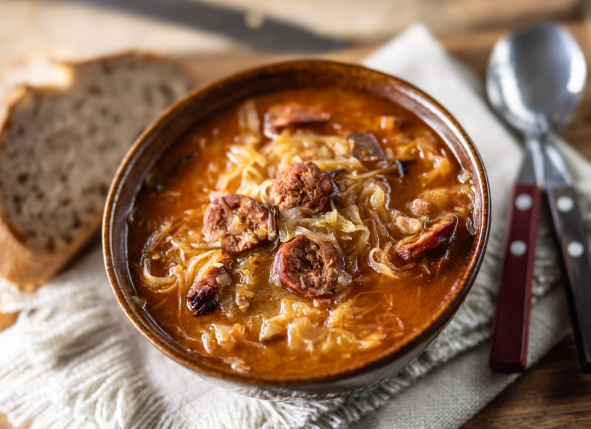 Kapustnica és Pečená ryba so zemiakmi: 2 lenyűgöző szlovák recept, amit 1 óra 30 perc alatt elkészíthetsz!