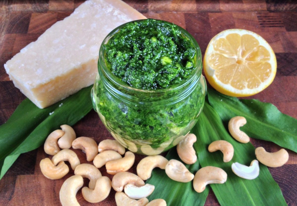 Pesto z medvedieho cesnaku za 15 minút