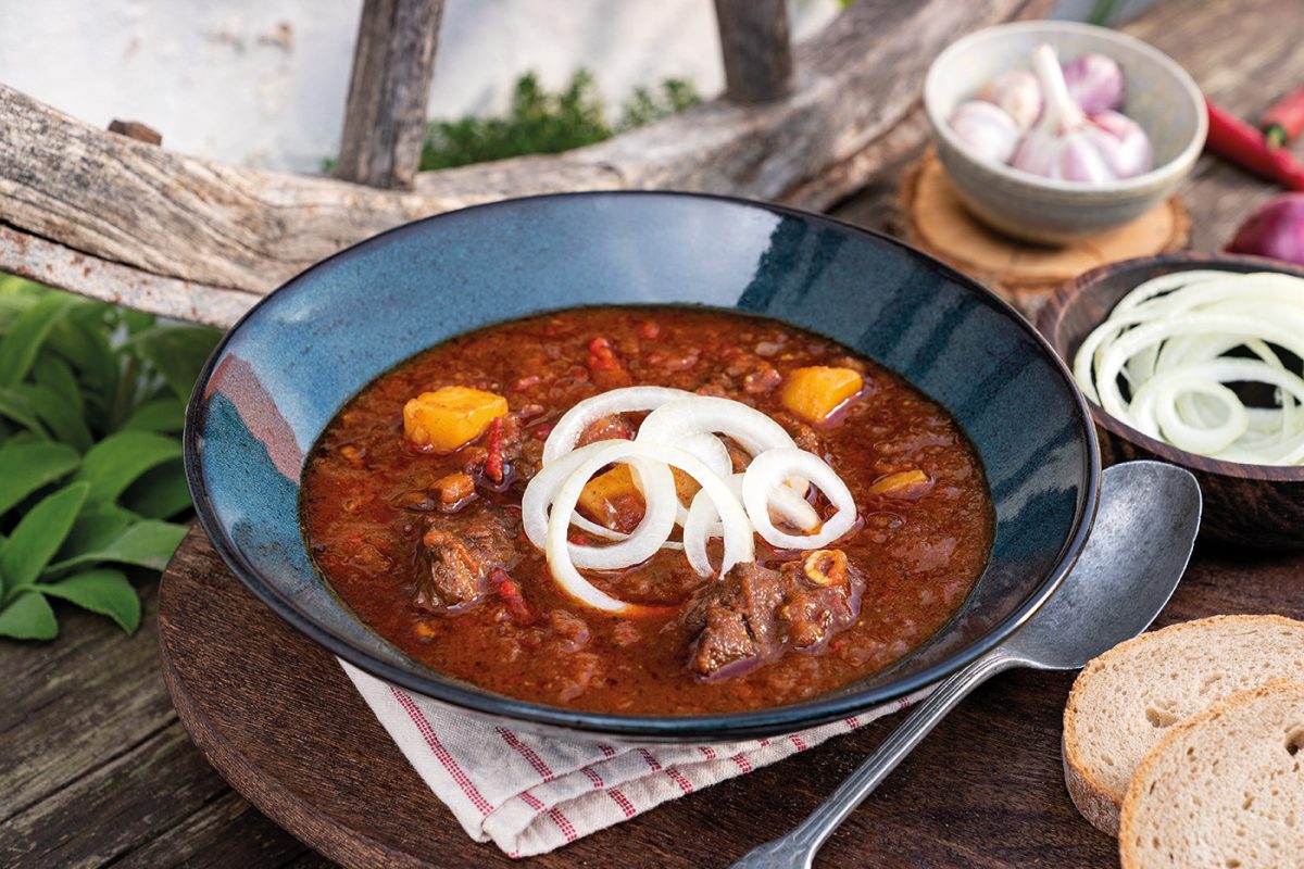 Rýchly a Chutný kotlikovy gulas recept za 15 minút