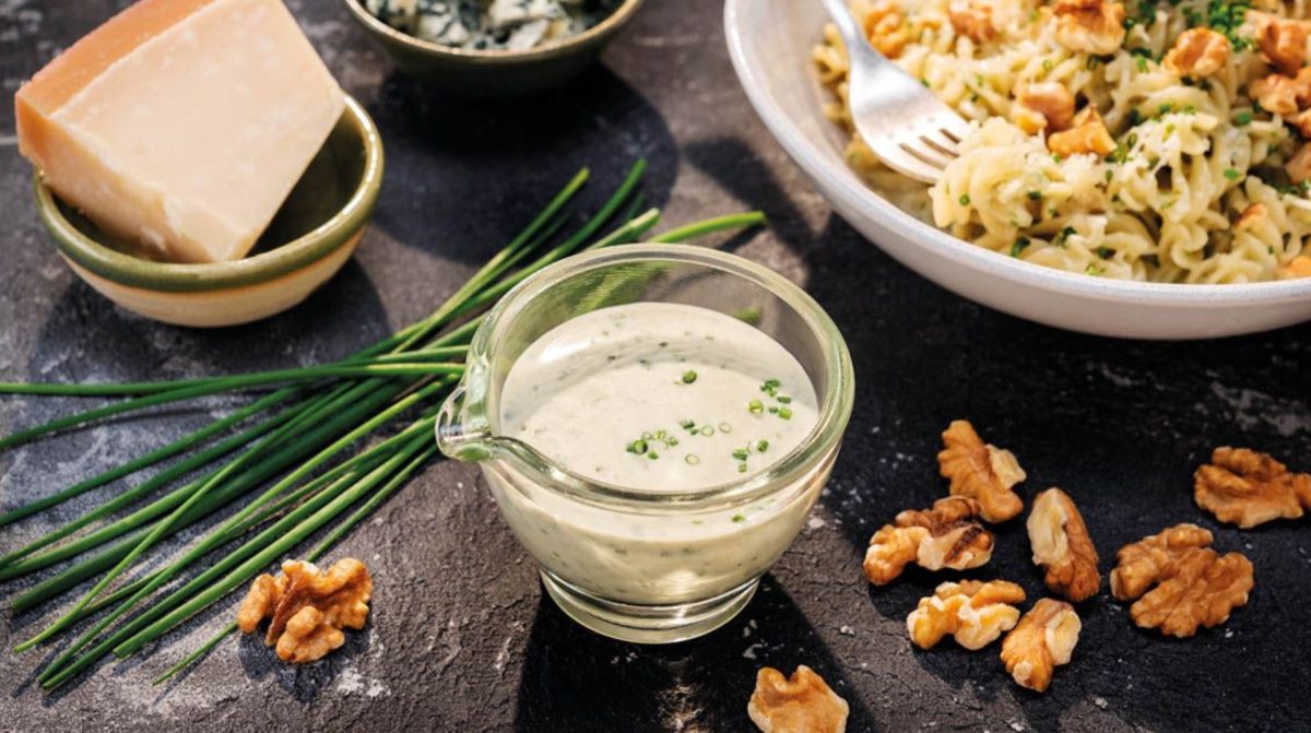 syrová omáčka na cestoviny - Featured