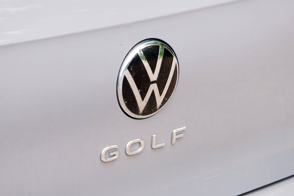 A close up of a golf badge on a car