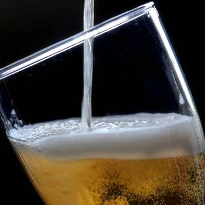 Pivovar Carlsberg predstavuje najmenšiu fľašu piva na svete